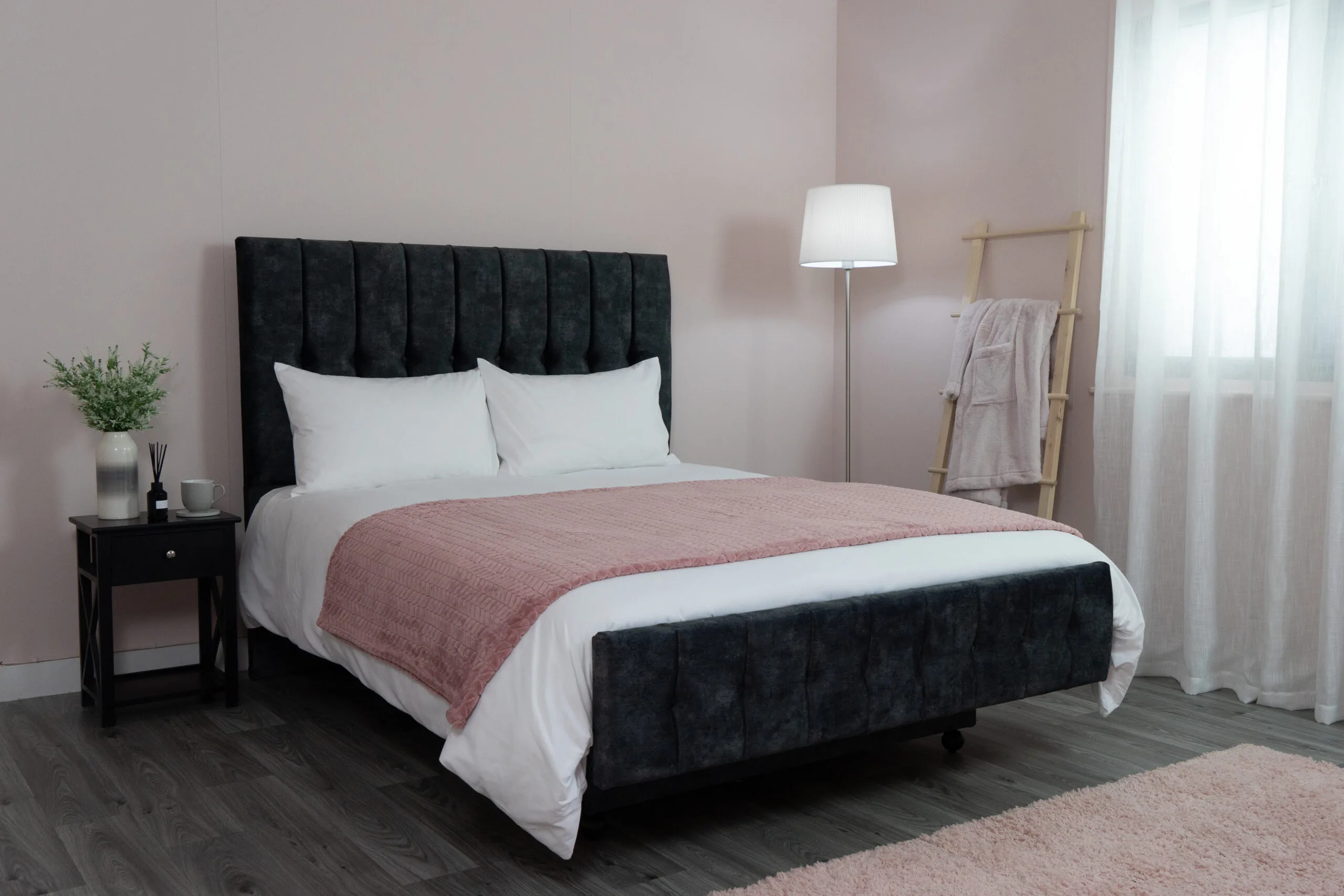 The Double Heritage Buckingham Buttoned bed in a dark grey fabric.